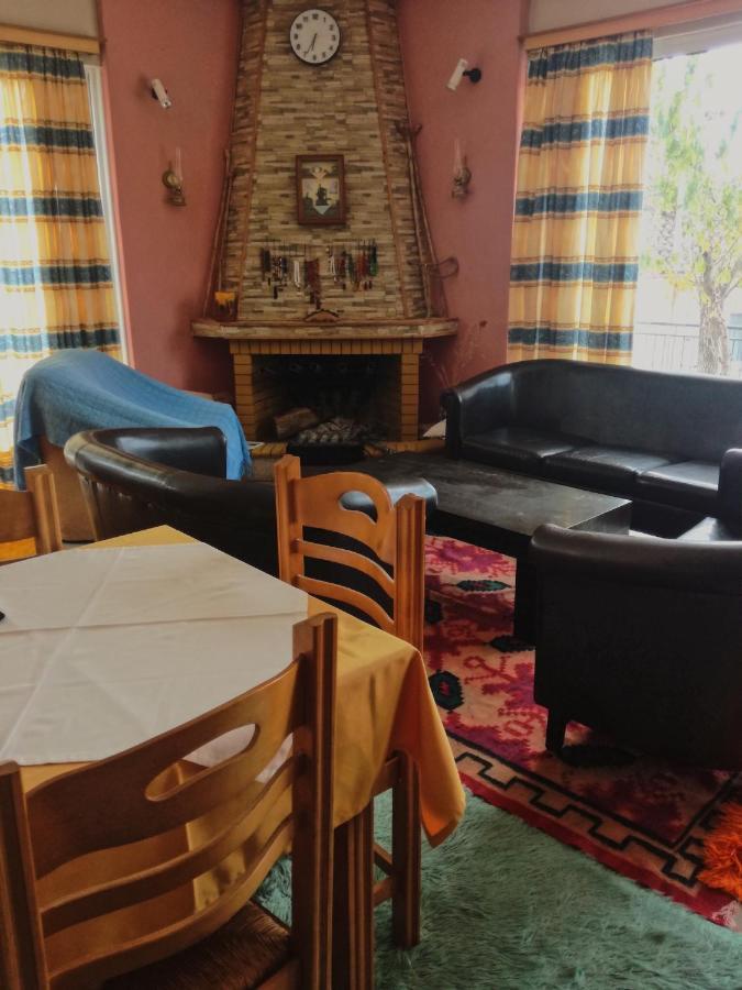 Ξενοδοχείο "Ηραία" Loutra  Exteriör bild